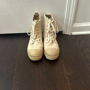 Light tan, combat boot esk shoes, size 8 in women’s